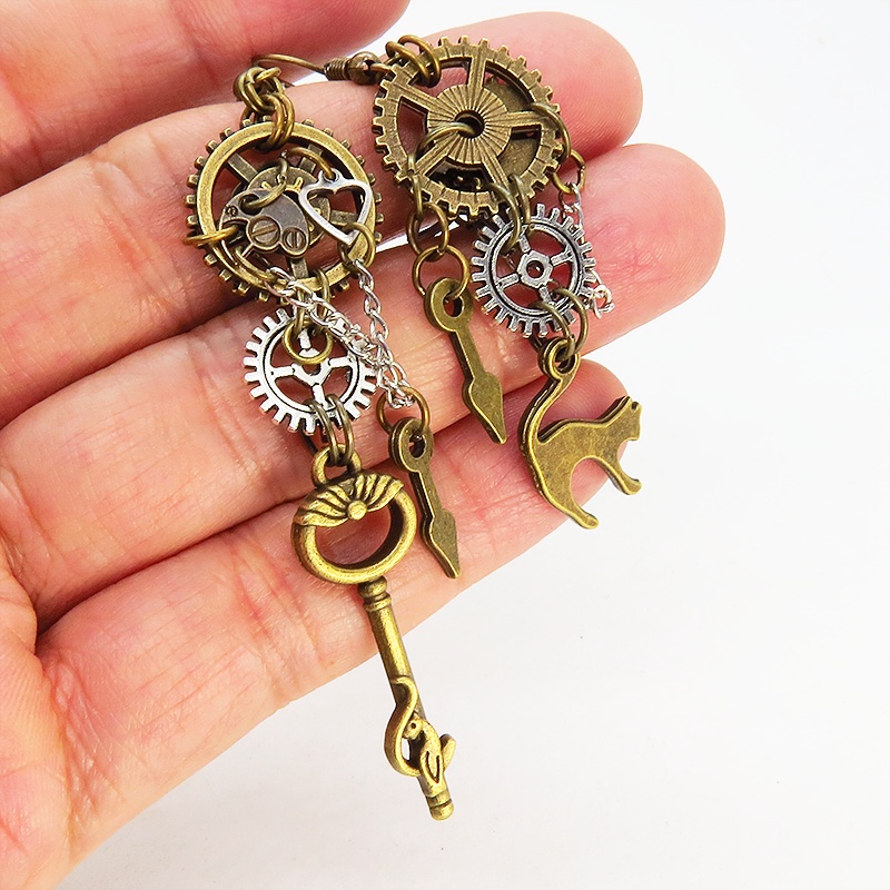 アンティークゴールド 猫と歯車・ギアのスチームパンク風アシンメトリー ピアス Vol.6 鍵 時計の針 チェーン