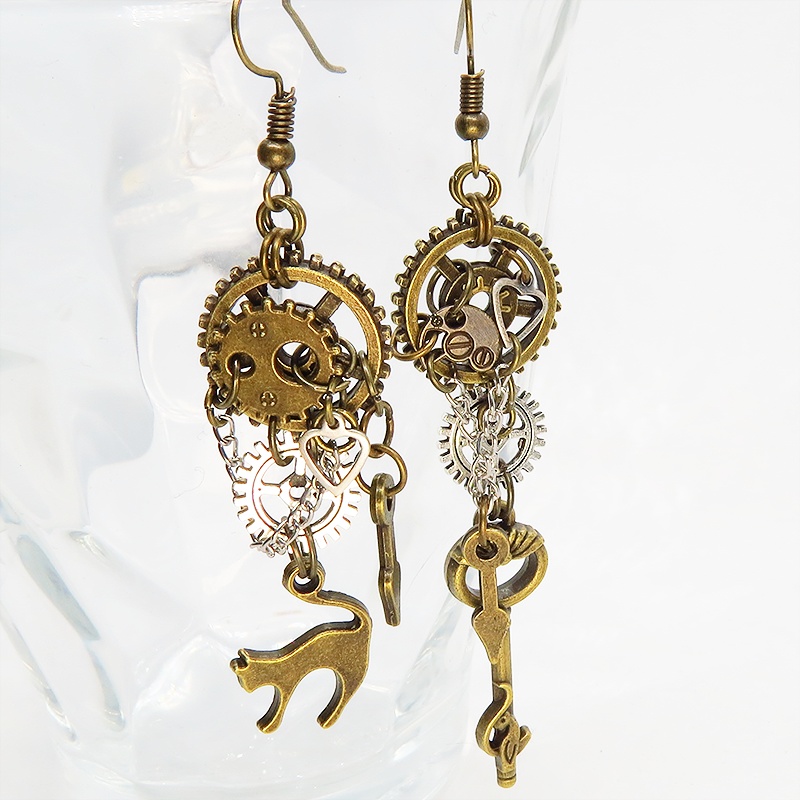 アンティークゴールド 猫と歯車・ギアのスチームパンク風アシンメトリー ピアス Vol.6 鍵 時計の針 チェーン
