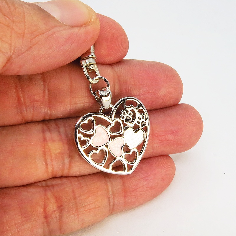 肉球がワンポイントのオープンハートが連なるペンダントチャーム シルバー925 ファスナーチャーム キーホルダー