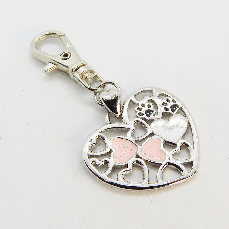 肉球がワンポイントのオープンハートが連なるペンダントチャーム シルバー925 ファスナーチャーム キーホルダー