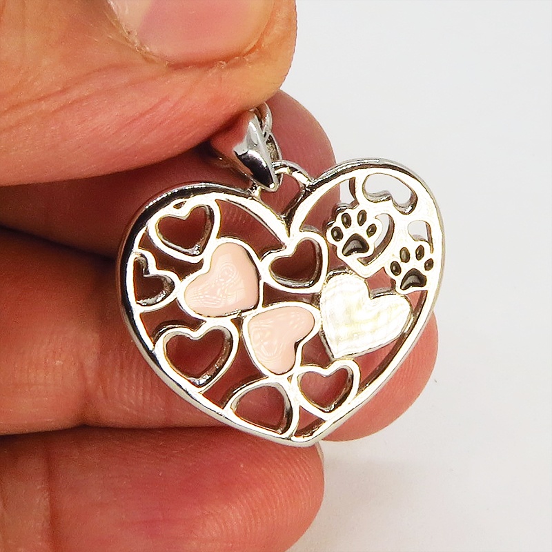 肉球がワンポイントのオープンハートが連なるペンダントチャーム シルバー925 ファスナーチャーム キーホルダー