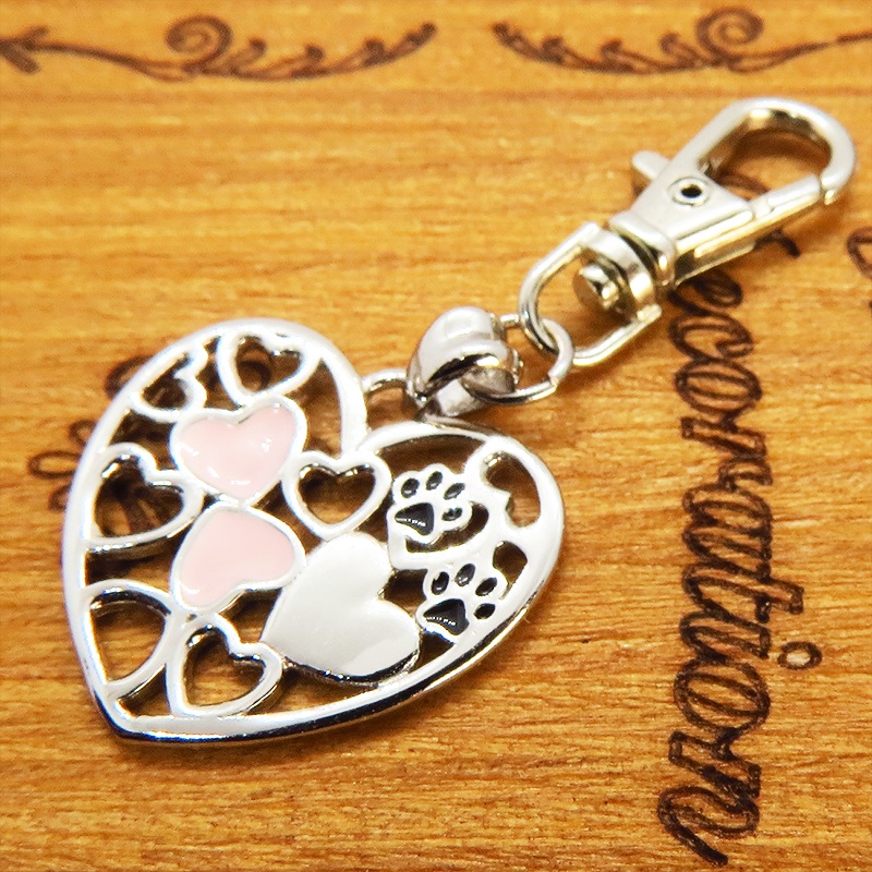 肉球がワンポイントのオープンハートが連なるペンダントチャーム シルバー925 ファスナーチャーム キーホルダー