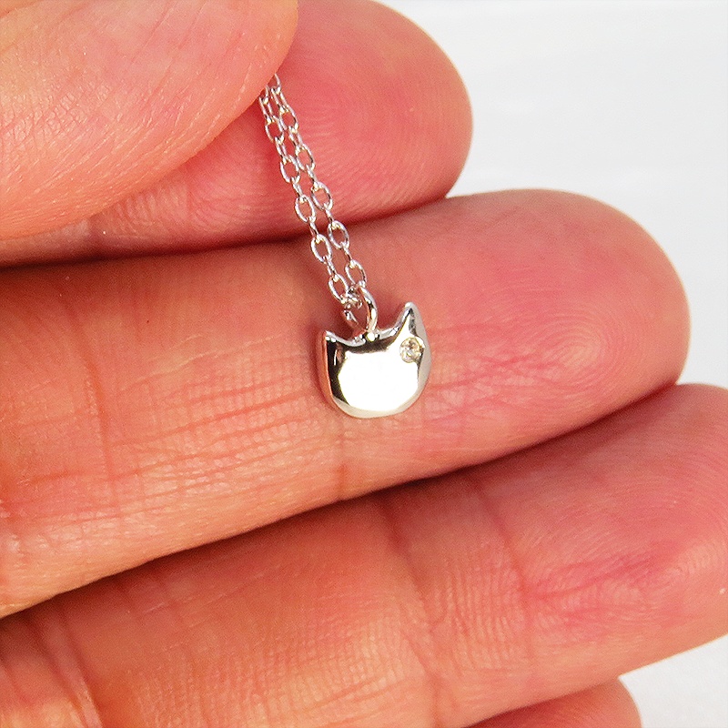 猫フェイスモチーフのシンプルで大人可愛いネックレス シルバー925 スワロフスキー