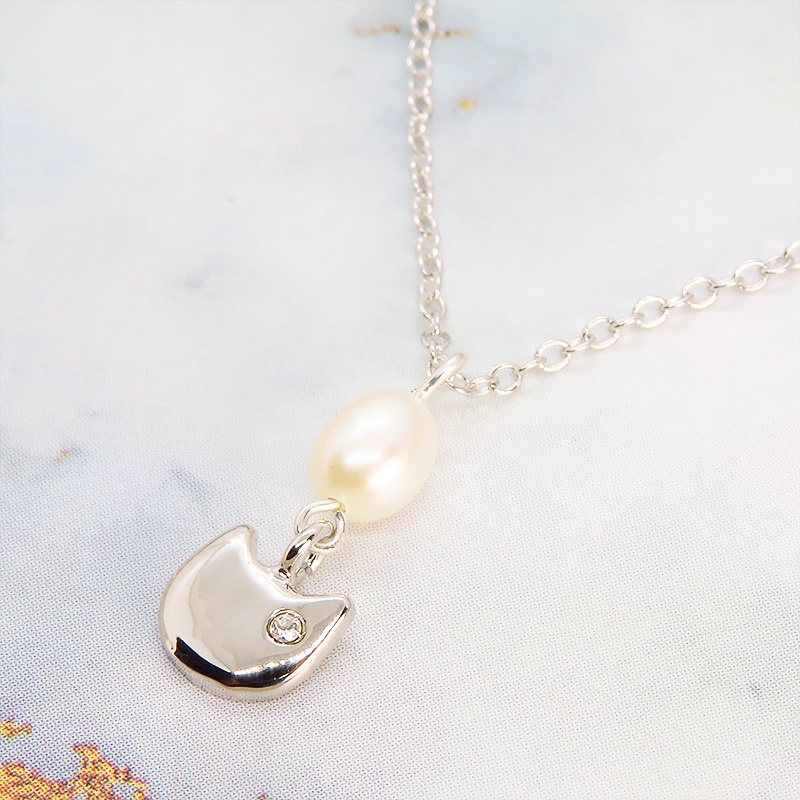 猫フェイスのかわいいネックレス シルバー925 淡水パール スワロフスキー 大人可愛い