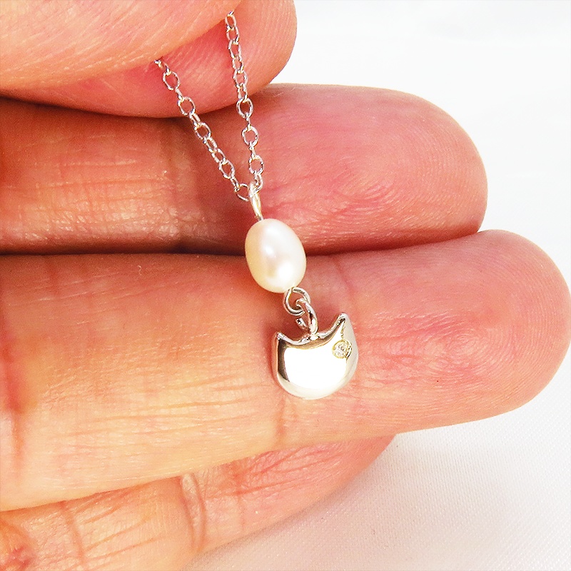 猫フェイスのかわいいネックレス シルバー925 淡水パール スワロフスキー 大人可愛い