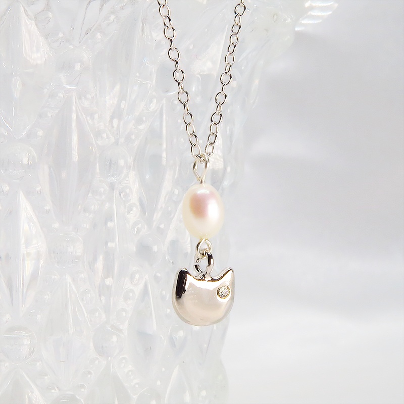 猫フェイスのかわいいネックレス シルバー925 淡水パール スワロフスキー 大人可愛い