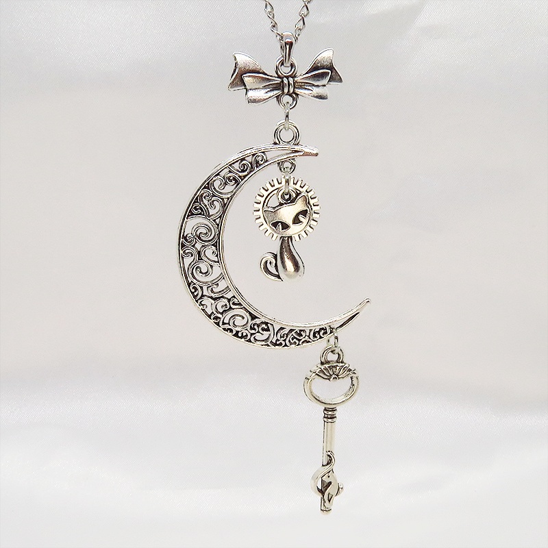 アンティークシルバー 猫とアラベスク調の透かし三日月を組合せたネックレス ハート 猫つき鍵 ムーン 長さ調整可 アジャスター付