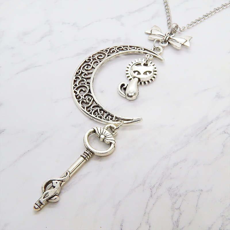 アンティークシルバー 猫とアラベスク調の透かし三日月を組合せたネックレス ハート 猫つき鍵 ムーン 長さ調整可 アジャスター付