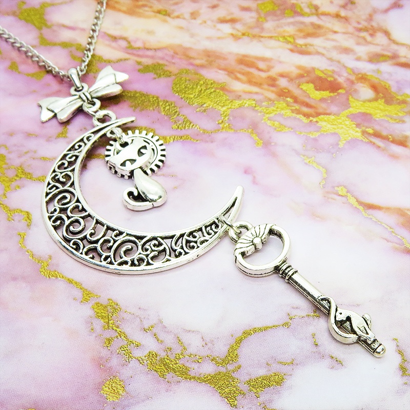 アンティークシルバー 猫とアラベスク調の透かし三日月を組合せたネックレス ハート 猫つき鍵 ムーン 長さ調整可 アジャスター付
