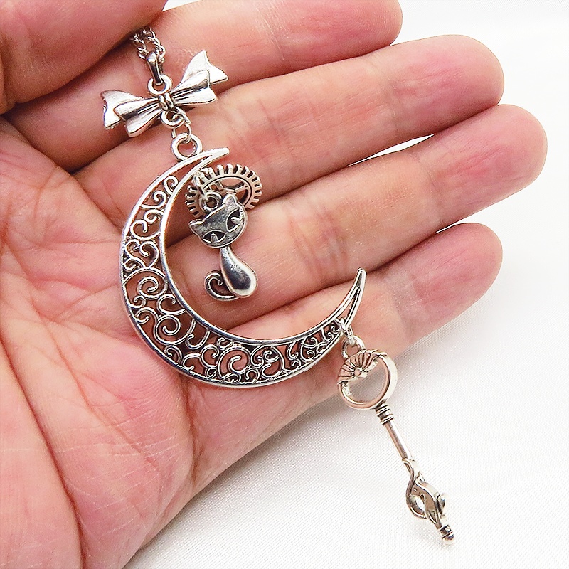 アンティークシルバー 猫とアラベスク調の透かし三日月を組合せたネックレス ハート 猫つき鍵 ムーン 長さ調整可 アジャスター付