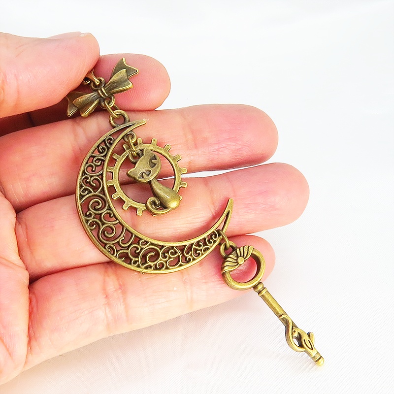 アンティークゴールド 猫とアラベスク調の透かし三日月を組合せたネックレス ハート 猫つき鍵 ムーン 長さ調整可 アジャスター付