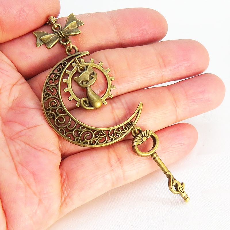 アンティークゴールド 猫とアラベスク調の透かし三日月を組合せたネックレス ハート 猫つき鍵 ムーン 長さ調整可 アジャスター付