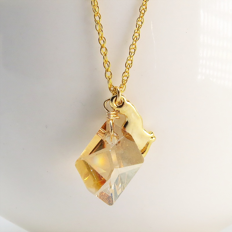 14KGF 可愛い猫シルエットモチーフと大粒スワロフスキー(ゴールドシャドー)のネックレス