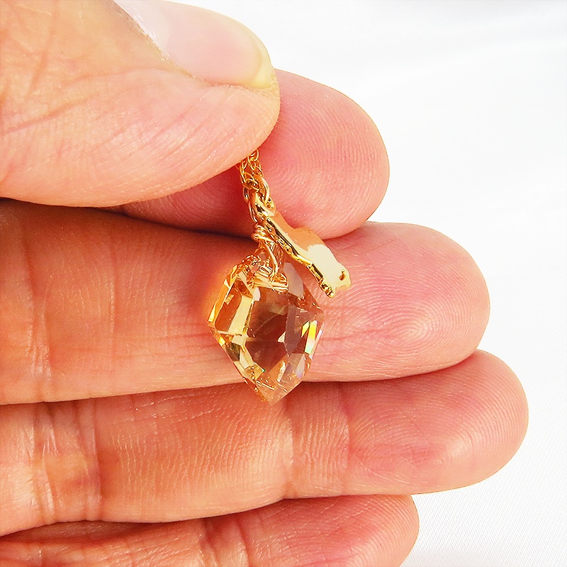 14KGF 可愛い猫シルエットモチーフと大粒スワロフスキー(ゴールドシャドー)のネックレス