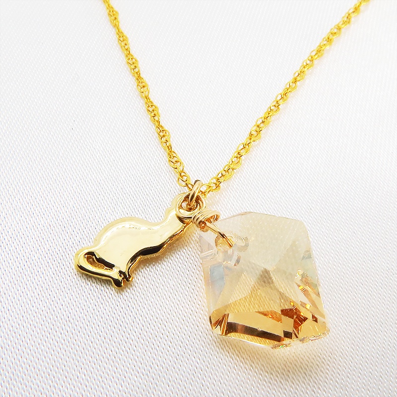 14KGF 可愛い猫シルエットモチーフと大粒スワロフスキー(ゴールドシャドー)のネックレス