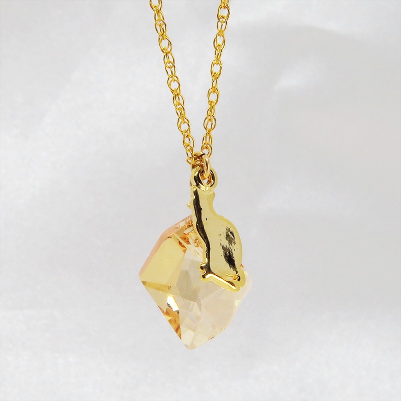 14KGF 可愛い猫シルエットモチーフと大粒スワロフスキー(ゴールドシャドー)のネックレス