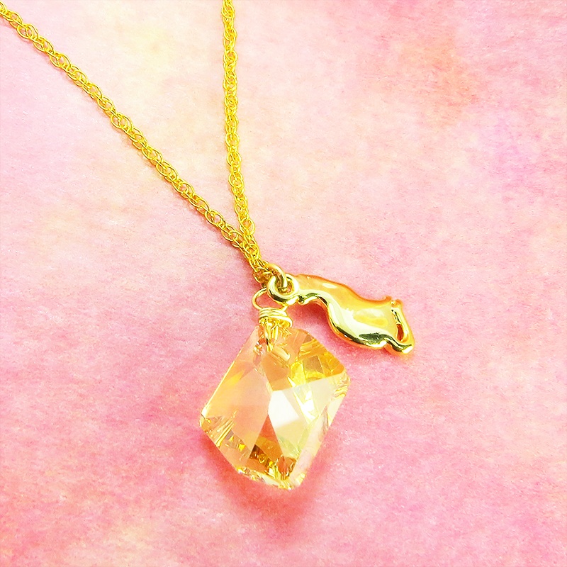 14KGF 可愛い猫シルエットモチーフと大粒スワロフスキー(ゴールドシャドー)のネックレス