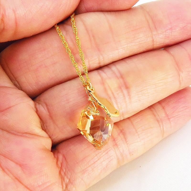 14KGF 可愛い猫シルエットモチーフと大粒スワロフスキー(ゴールドシャドー)のネックレス