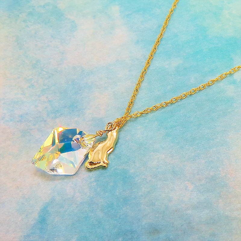 14KGF 可愛い猫シルエットモチーフと大粒スワロフスキー・クリスタル(クリスタルオーロラ)のネックレス