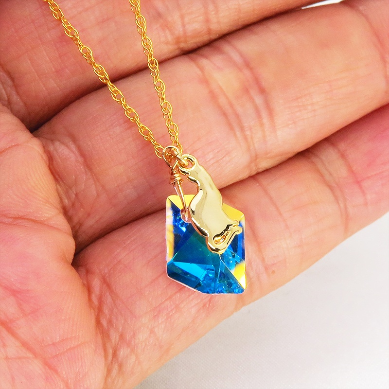 14KGF 可愛い猫シルエットモチーフと大粒スワロフスキー・クリスタル(クリスタルオーロラ)のネックレス