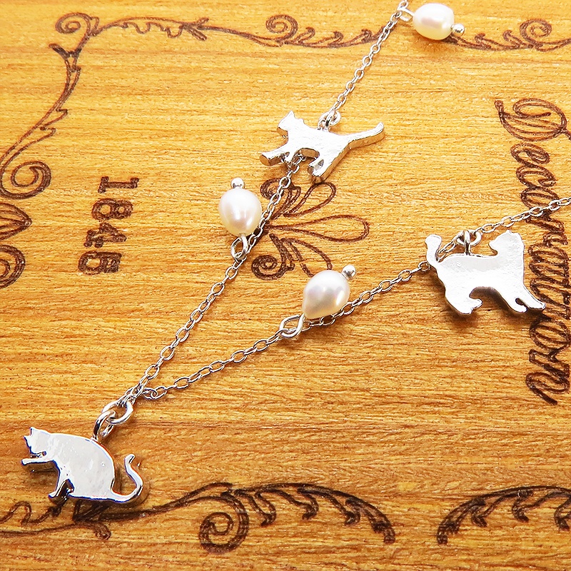 シルバー925 3匹の猫が胸元で遊ぶ大人可愛いネックレス 淡水パール