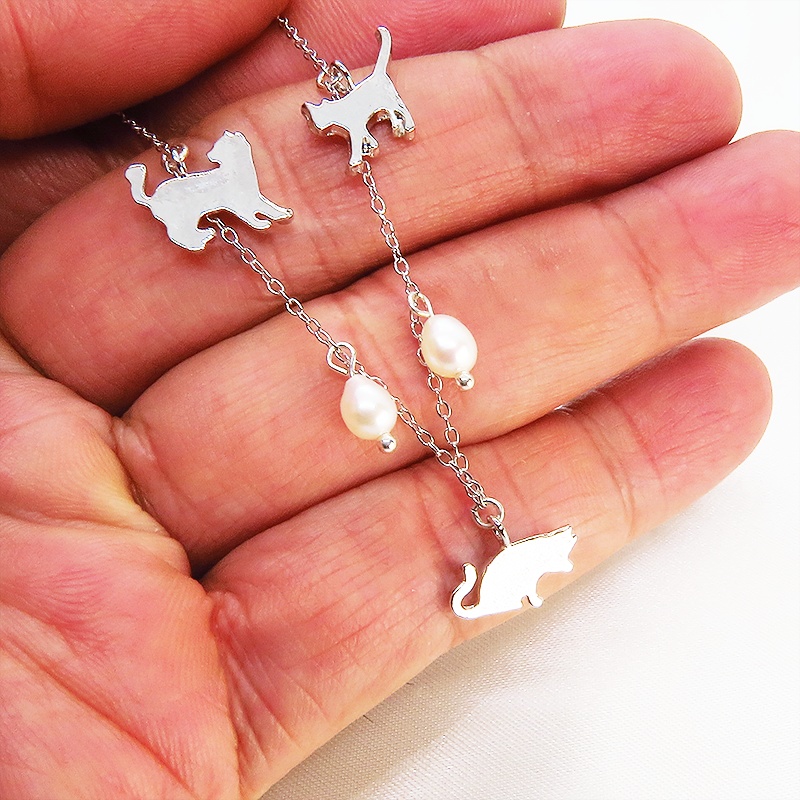シルバー925 3匹の猫が胸元で遊ぶ大人可愛いネックレス 淡水パール