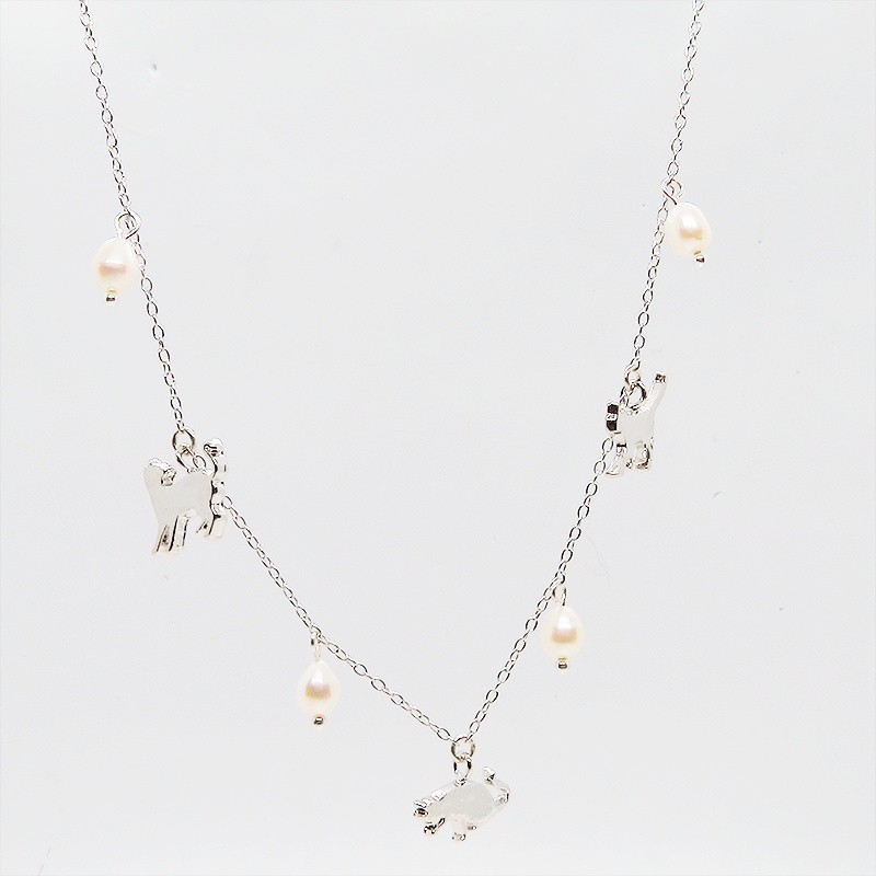 シルバー925 3匹の猫が胸元で遊ぶ大人可愛いネックレス 淡水パール