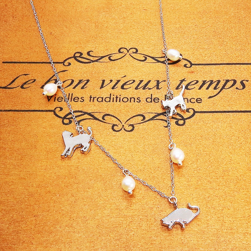 シルバー925 3匹の猫が胸元で遊ぶ大人可愛いネックレス 淡水パール