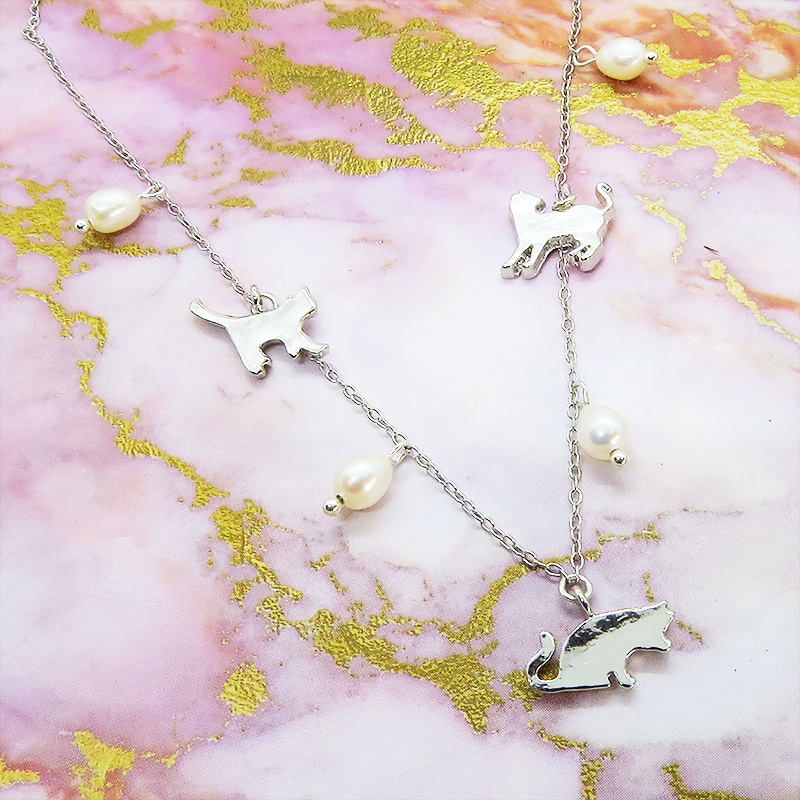 シルバー925 3匹の猫が胸元で遊ぶ大人可愛いネックレス 淡水パール