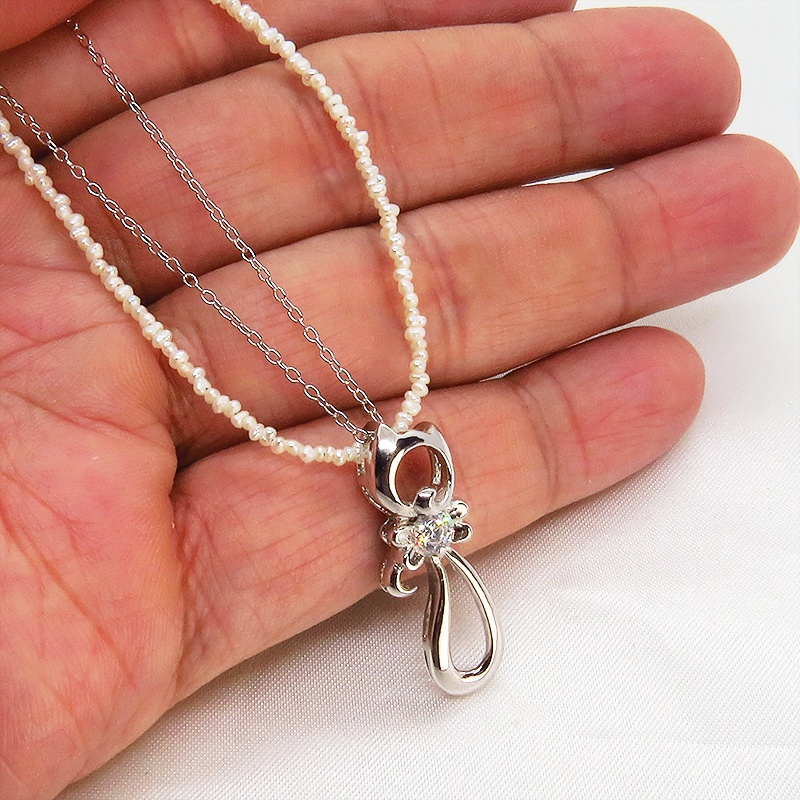 シルバー925の猫シルエットモチーフと小粒の淡水パールをつなぎ合わせたパールネックレス ジルコン