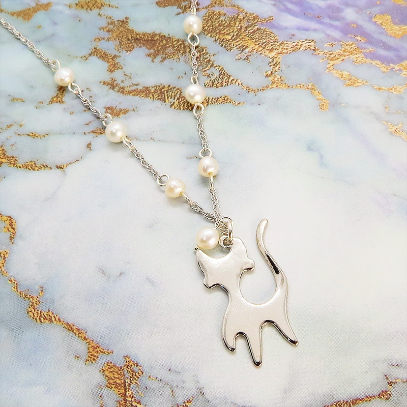 優しい曲線の猫シルエットモチーフの大人可愛いシルバー925ネックレス 淡水パール 親猫 子猫