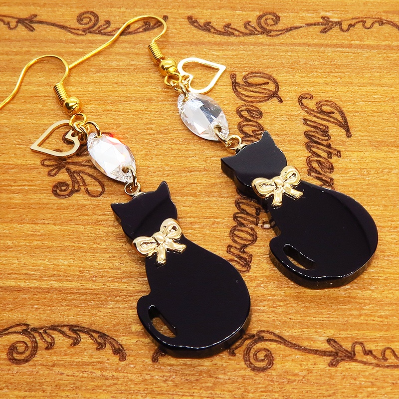 黒猫シルエットモチーフとスワロフスキー・クリスタルの大人可愛いピアス オープンハート ゴールド サージカル可