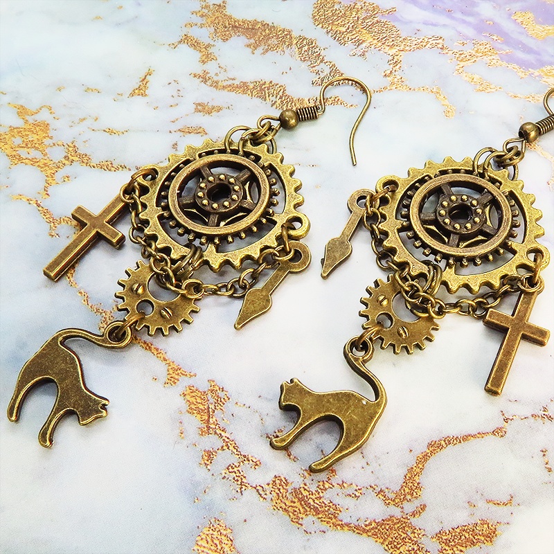 アンティーク調の跳ね猫と歯車・ギアのピアス スチームパンク風 チェーン付き ロザリオ 時計の針