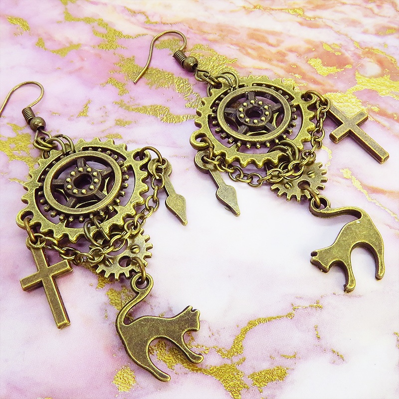 アンティーク調の跳ね猫と歯車・ギアのピアス スチームパンク風 チェーン付き ロザリオ 時計の針