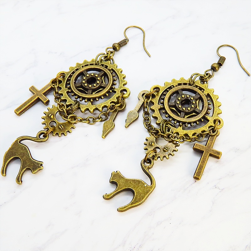 アンティーク調の跳ね猫と歯車・ギアのピアス スチームパンク風 チェーン付き ロザリオ 時計の針