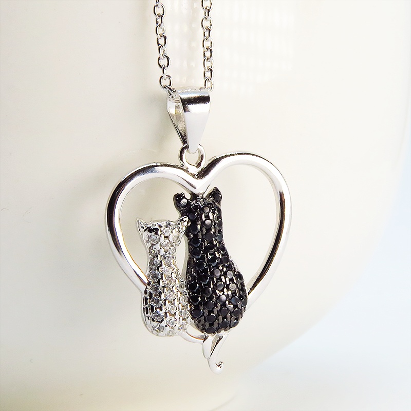 寄り添うつがいの猫ネックレス オープンハート ハートフル 18Kホワイトゴールドコーティング シルバー925 クリスタル