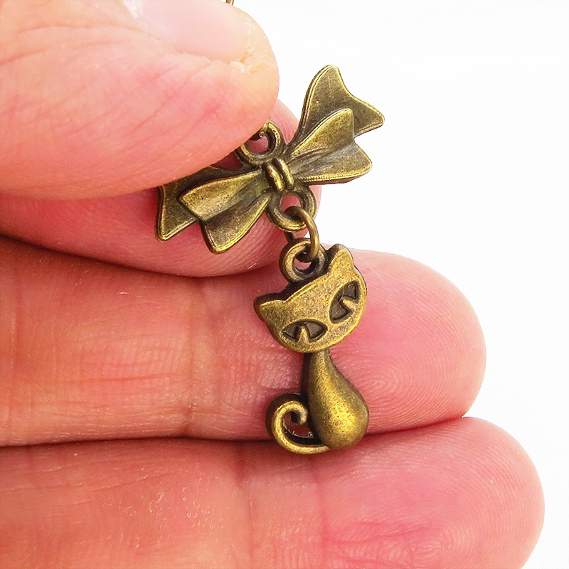 アンティークゴールド 猫とリボンのシンプルで大人可愛いピアス コンパクト
