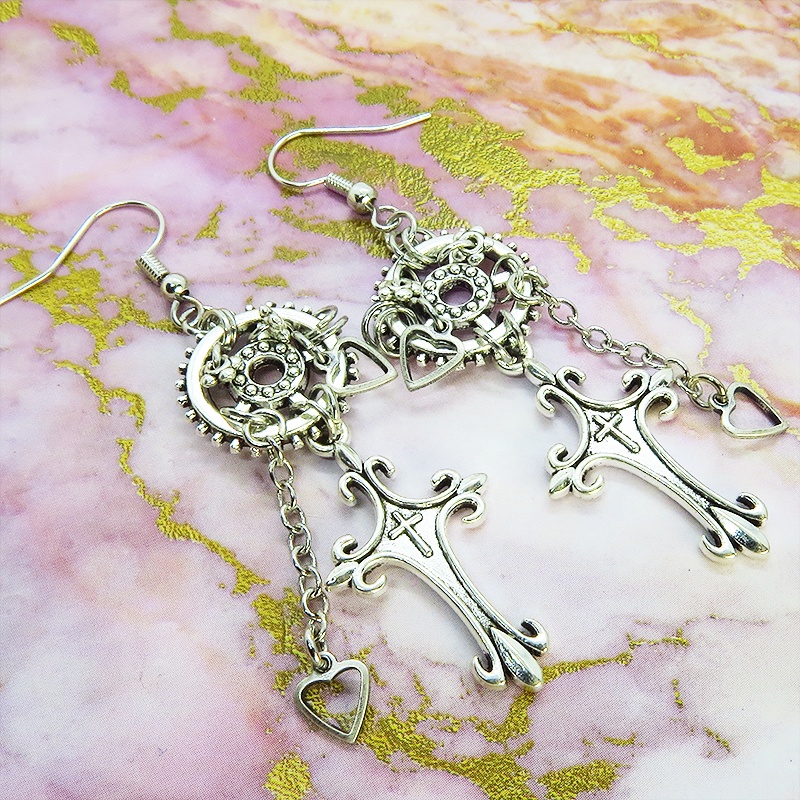 アンティークシルバー ロザリオと歯車・ギアのスチームパンク風チェーンピアス ハート サージカル可