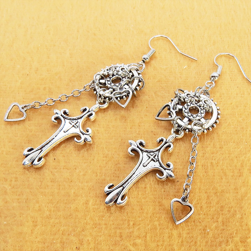 アンティークシルバー ロザリオと歯車・ギアのスチームパンク風チェーンピアス ハート サージカル可