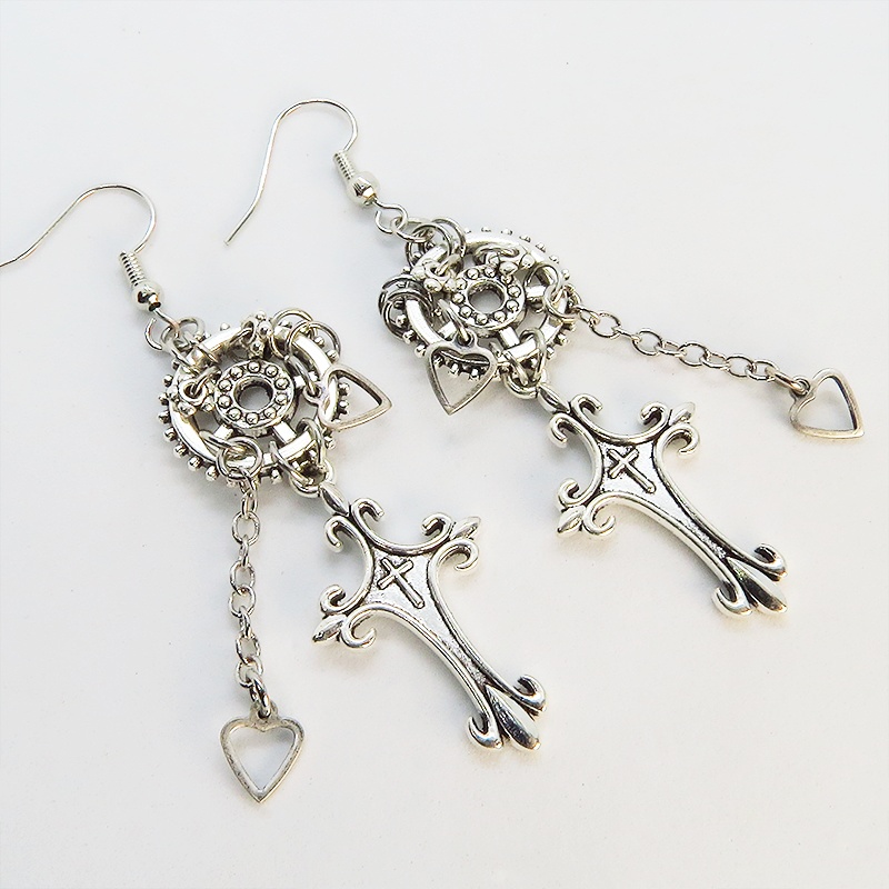 アンティークシルバー ロザリオと歯車・ギアのスチームパンク風チェーンピアス ハート サージカル可