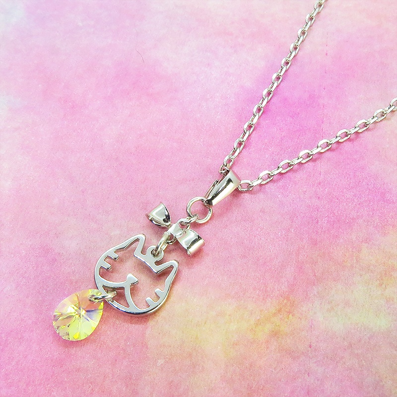 猫フェイスモチーフ(ハチワレ)とティアドロップ型スワロフスキー(クリスタルオーロラ)のネックレス 長さ変更可 SV925可