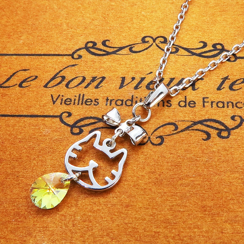 猫フェイスモチーフ(ハチワレ)とティアドロップ型スワロフスキー(クリスタルオーロラ)のネックレス 長さ変更可 SV925可