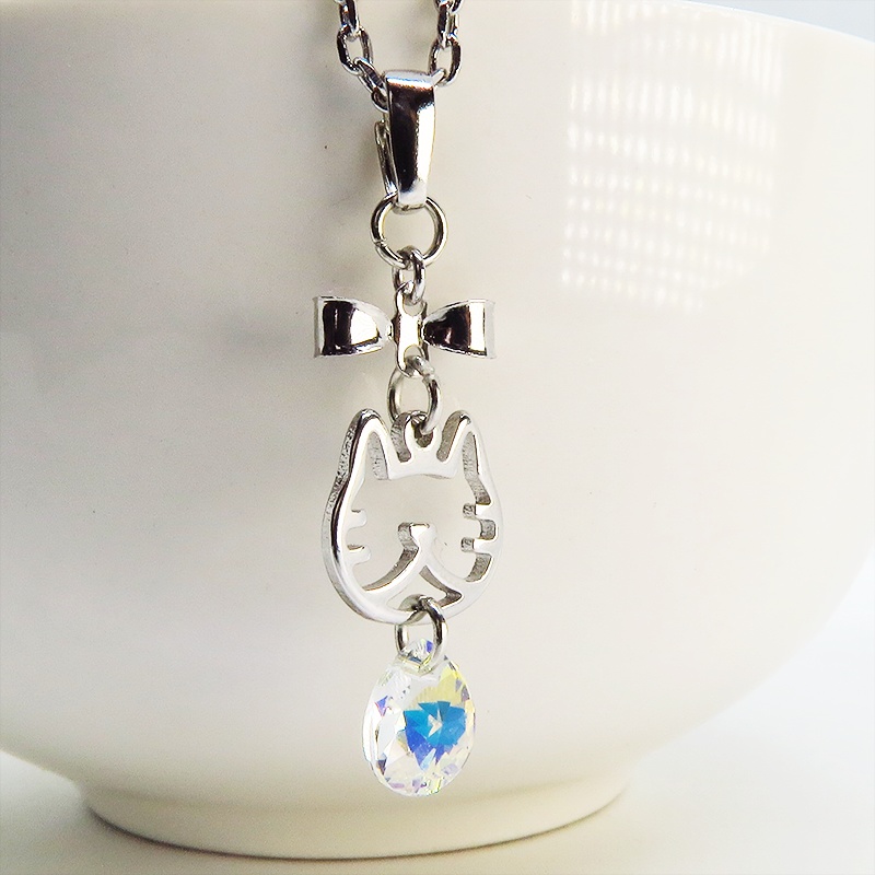 猫フェイスモチーフ(ハチワレ)とティアドロップ型スワロフスキー(クリスタルオーロラ)のネックレス 長さ変更可 SV925可