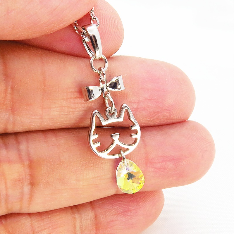 猫フェイスモチーフ(ハチワレ)とティアドロップ型スワロフスキー(クリスタルオーロラ)のネックレス 長さ変更可 SV925可