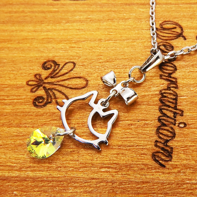 猫フェイスモチーフ(ミケネコ)とスワロフスキー(クリスタルオーロラ)のネックレス リボン 長さ変更可 SV925可