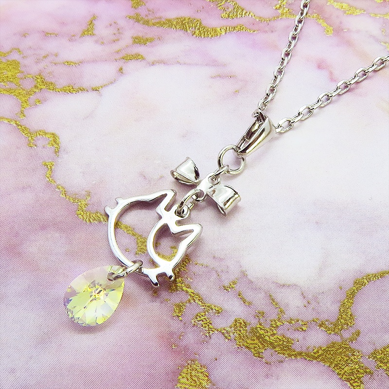 猫フェイスモチーフ(ミケネコ)とスワロフスキー(クリスタルオーロラ)のネックレス リボン 長さ変更可 SV925可