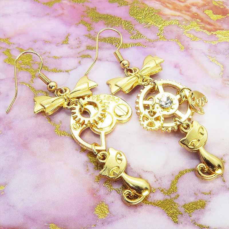 マットゴールドの猫と歯車のアシンメトリーピアス リボン スワロフスキー スチームパンク イヤリング Cat Steam Accessory Booth