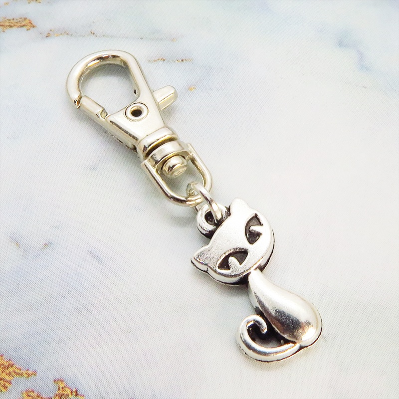アンティークシルバー 可愛い猫のファスナーチャーム キーホルダー バッグチャーム 金具変更可