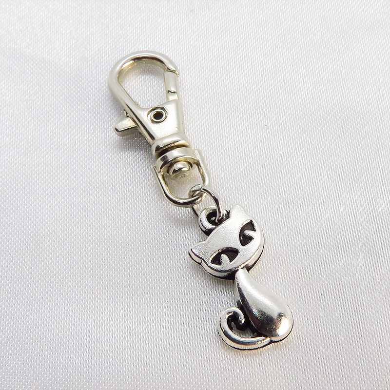 アンティークシルバー 可愛い猫のファスナーチャーム キーホルダー バッグチャーム 金具変更可