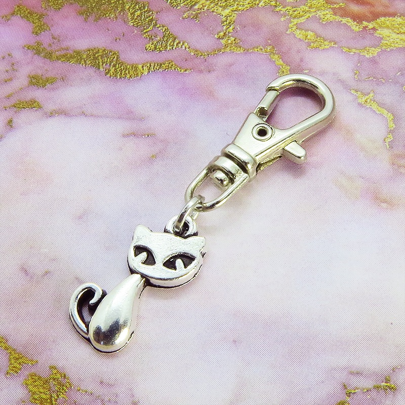 アンティークシルバー 可愛い猫のファスナーチャーム キーホルダー バッグチャーム 金具変更可